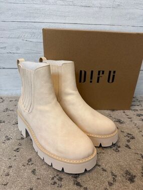 NWT IDIFU Cream Suede Chunky Chelsea Ankle Boots